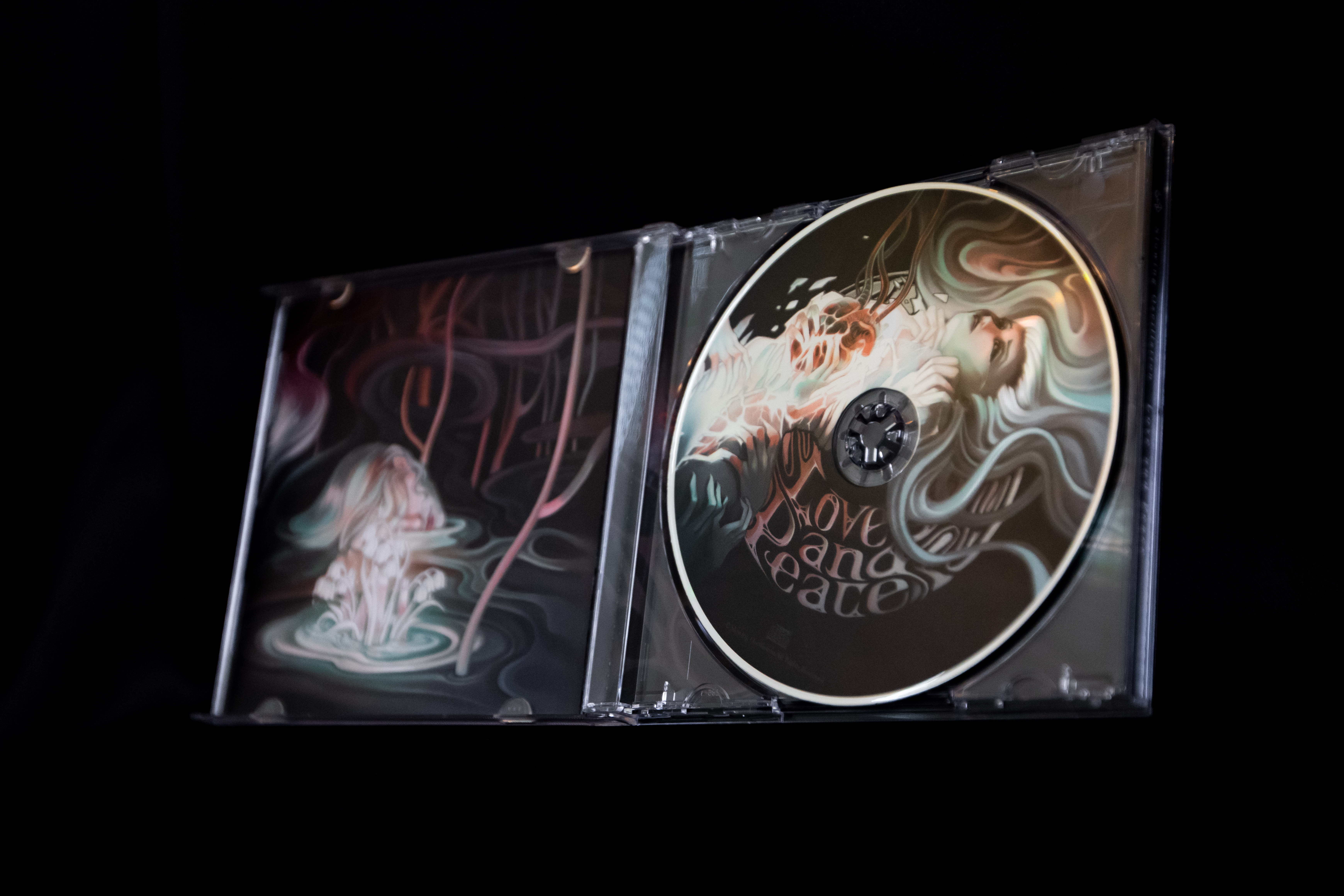 Love and Peace EP 實體專輯 3